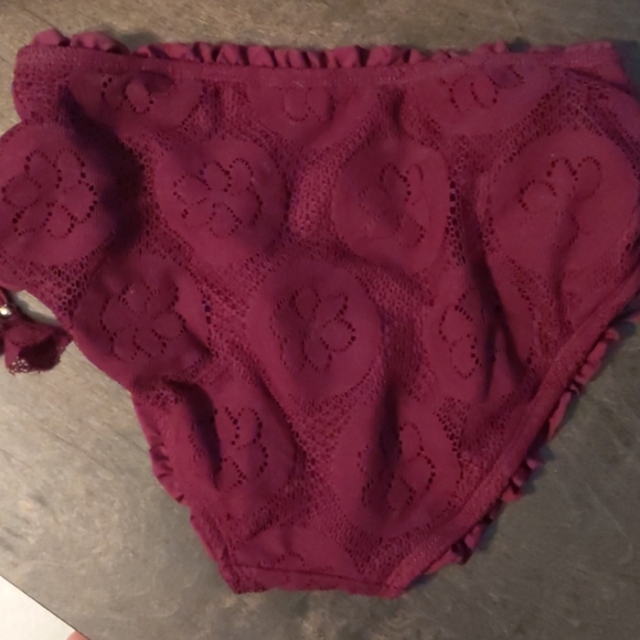 Bikini - Picture 3 of 6